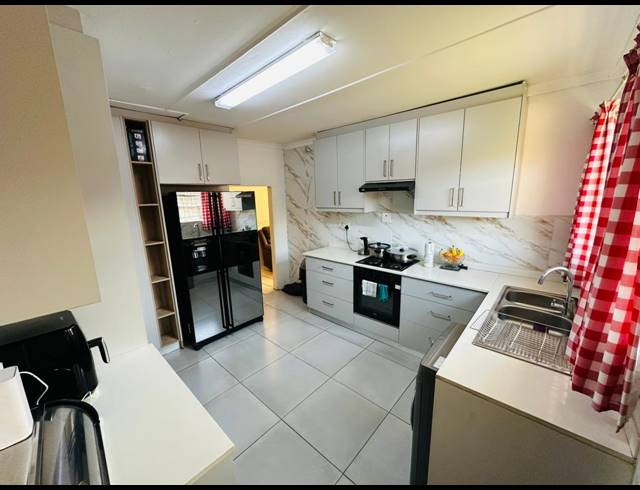 4 BEDROOM FREEHOLD FOR SALE IN EASTWOOD